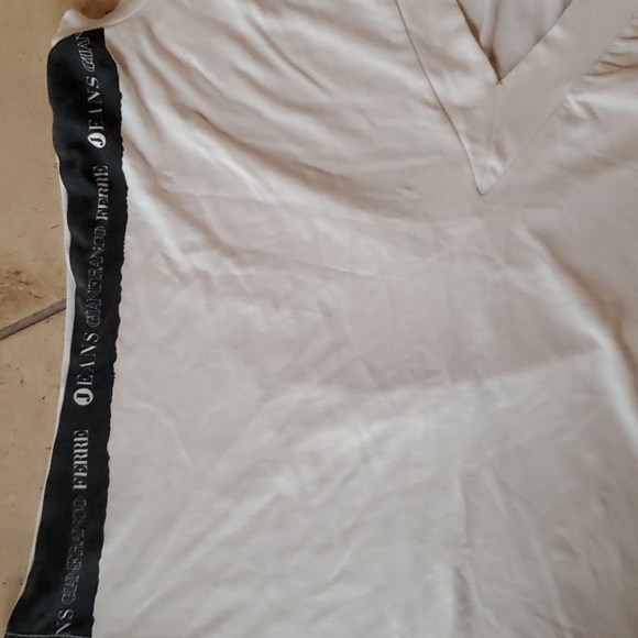 Gianfranco Ferre v-neck sleeveless top - Picture 2 of 6